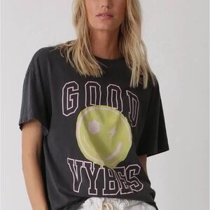 NWT electric and rose signature good vibes tee xs